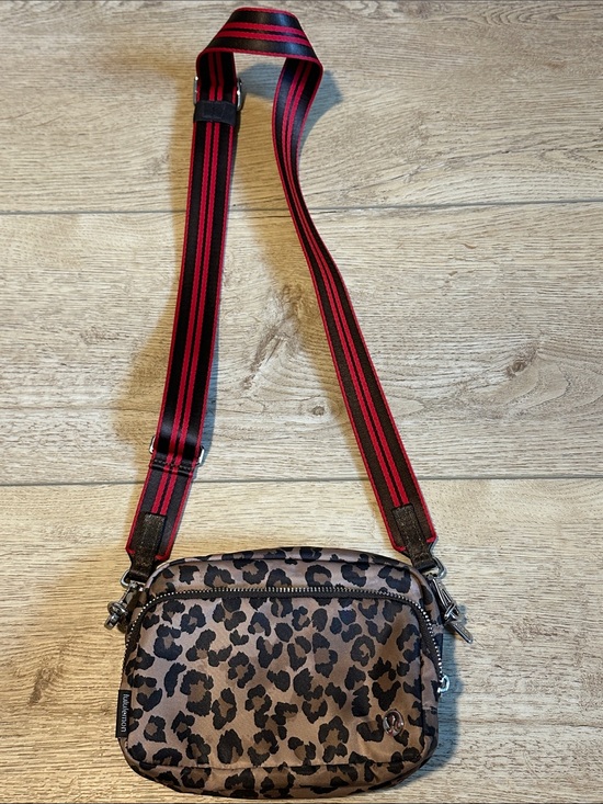 lululemon athletica Handbags - Lululemon Everywhere Crossbody Bag 2L